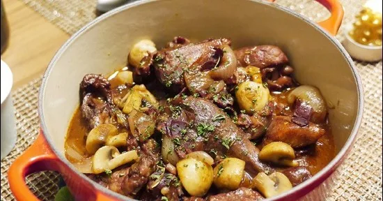 꼬꼬뱅 (와인에 조린 닭, Coq au Vin)
