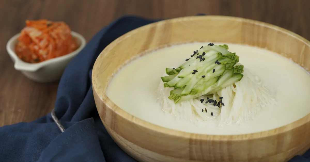 콩국수 대신 잣국수 (고소한 여름 국수)