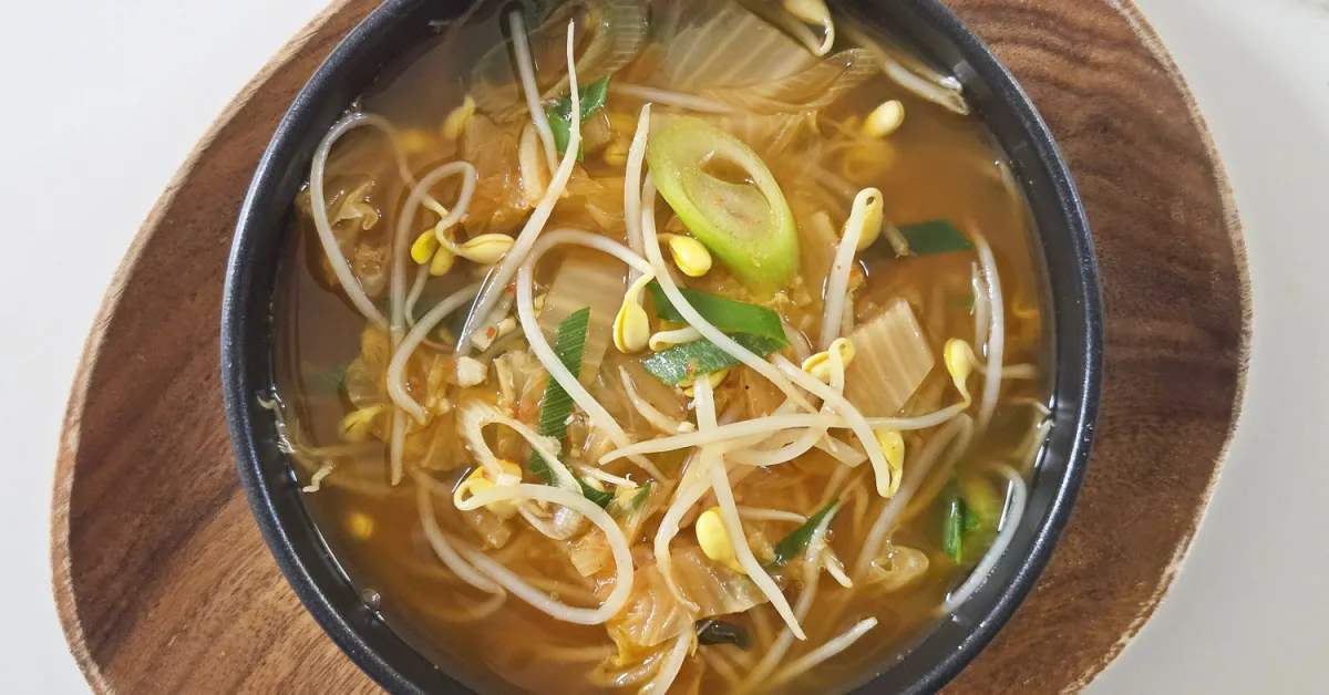 시원한 김치콩나물국