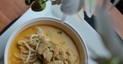 락사 (싱가포르식 코코넛 커리 국수)