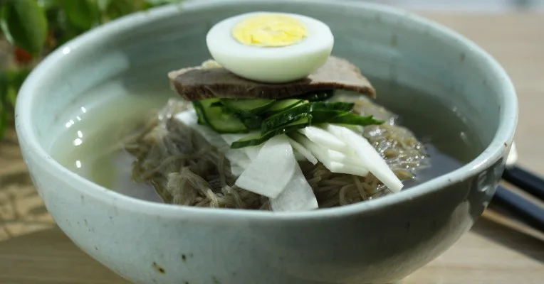 물냉면